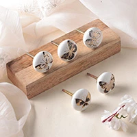 Ceramic knobs, 'Butterfly Virtue' (set of 5) - Golden Butterfly-Themed 5-Piece Ceramic Knob Set in White