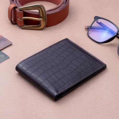 Leather wallet, 'Wild Opulence' - Crocodile-Patterned 100% Leather Bi-Fold Wallet in Brown