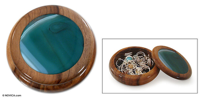 Green agate and cedar jewelry box, 'Forest Amazon' - Green Agate and Wood Jewelry Box