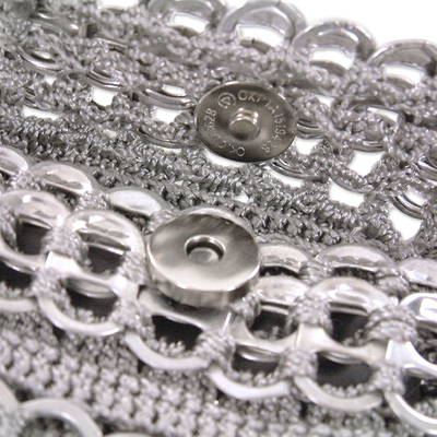Soda Pop-Top-Handytasche, 'Gray Shine - Handgefertigte Handytasche aus recyceltem Aluminium