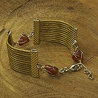 Armband aus goldenem Gras und Achat, „Palace“ – brasilianisches handgefertigtes Armband aus goldenem Gras und braunem Achat