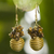 Ohrhänger mit Tigerauge und goldenem Gras - Handgefertigte brasilianische goldene Gras- und Tigerauge-Ohrringe