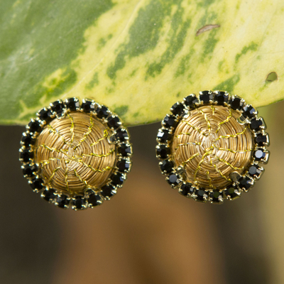 Vergoldete Ohrringe mit goldenen Grasknöpfen - Brasilianische goldene Gras- und Strass-Knopfohrringe