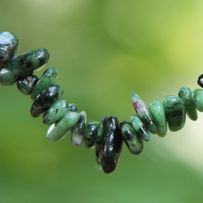 Zoisit Perlenkette 'Amazon Forests' - Handgefertigte Perlenkette aus Zoisit