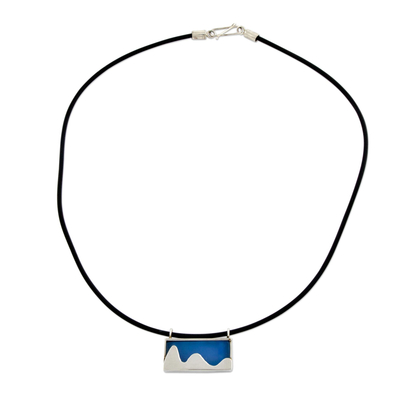 Leder- und Achatanhänger-Halskette, 'Po de Aucar in Blau'. - Brasilianisches Wahrzeichen auf blauem Achat-Anhänger und Lederhalskette