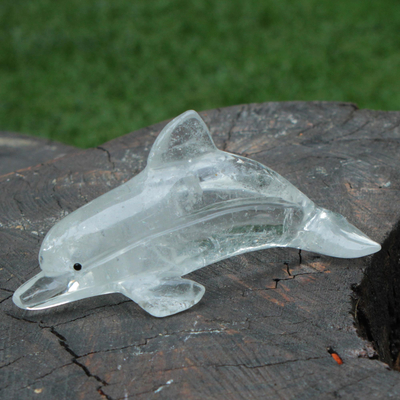 Crystal quartz statuette, 'Dolphin' - Artisan Crafted Quartz Dolphin Statuette from Brazil