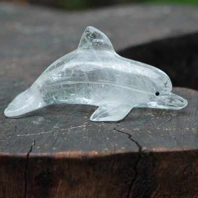 Crystal quartz statuette, 'Dolphin' - Artisan Crafted Quartz Dolphin Statuette from Brazil