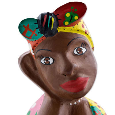 Muñeca decorativa de madera, 'Joaquina' - Muñeca decorativa colorida de madera artesanal de Brasil