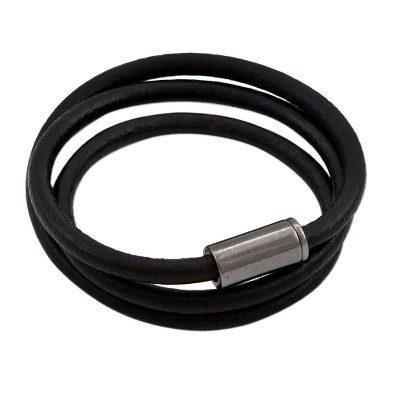 Leather wrap bracelet, 'Three Turns in Black' - Black Leather Magnetic Wrap Bracelet from Brazil