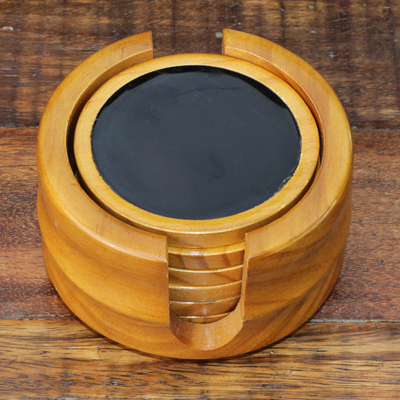 Posavasos de madera de ágata y cedro, (juego de 6) - Juego de 6 posavasos de madera de cedro y ágata negra con soporte