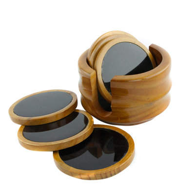 Posavasos de madera de ágata y cedro, (juego de 6) - Juego de 6 posavasos de madera de cedro y ágata negra con soporte