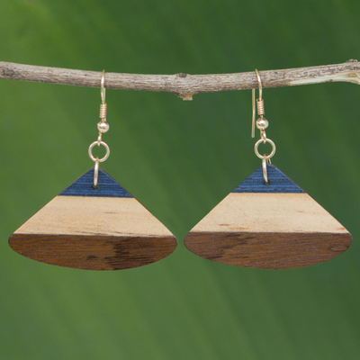 Ohrhänger aus Holz - Handgefertigte fächerförmige Holzohrringe aus Brasilien