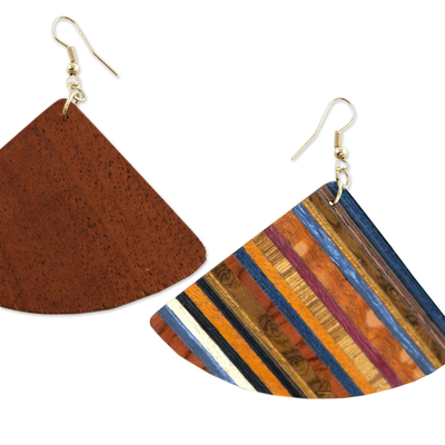 Holz Ohrringe, "Gestreifte Fächer" - Handgefertigte fächerförmige Holz-Ohrringe aus Brasilien