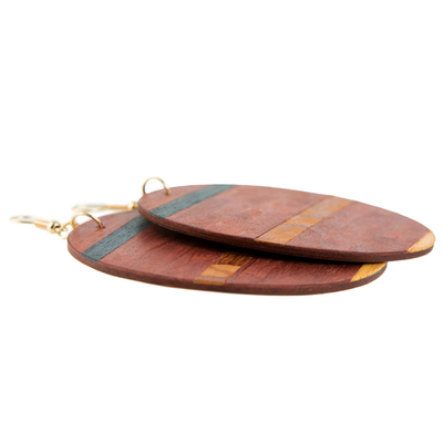 Holz-Baumelohrringe, 'Rugged Beauty - Handgemachte Ohrringe aus gestreiftem Holz aus Brasilien