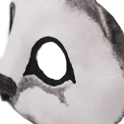 Máscara de cuero - Máscara de gato de cuero pintado a mano de Brasil
