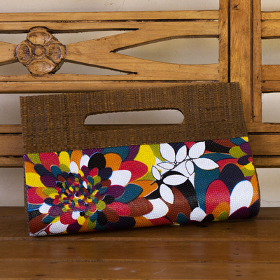 Palmblatt-Handtasche, 'Psychedelischer Dschungel' - Farbenfrohe, handgefertigte Palmblatt-Handtasche aus Brasilien