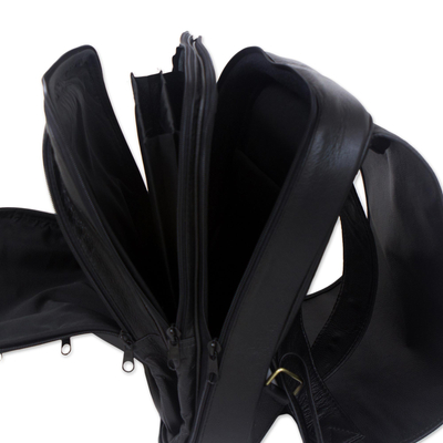 Lederrucksack - Handgefertigter schwarzer Lederrucksack mit Klappe aus Brasilien