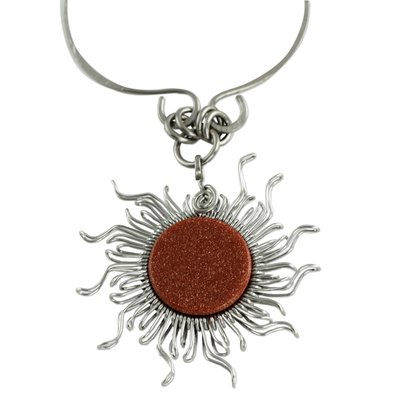 Collar con colgante de piedra solar - Collar con colgante de piedra solar con temática solar hecho a mano de Brasil