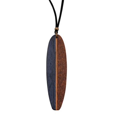 Holzanhänger-Halskette für Männer, 'Surfer's Soul'. - Surfbrettförmige Holzanhänger-Halskette für Männer aus Brasilien