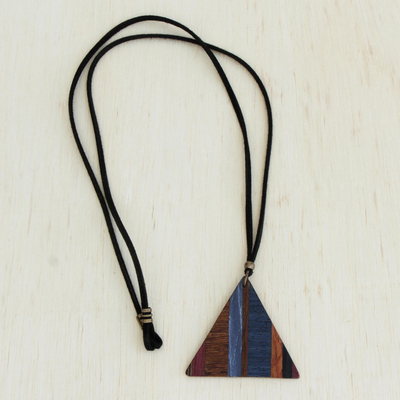 Halskette mit Holzanhänger - Dreieckige Halskette mit Holzanhänger aus Brasilien