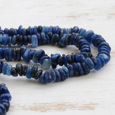 Lange Halskette aus Kyanit-Perlen „Deep Infatuation“ - Brasilianische Halskette aus natürlichen blauen Kyanit-Perlen