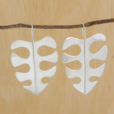 Tropfenohrringe aus Silber, 'Adam's Rib Leaves' - Hochglänzende blattförmige Tropfenohrringe aus Silber aus Brasilien