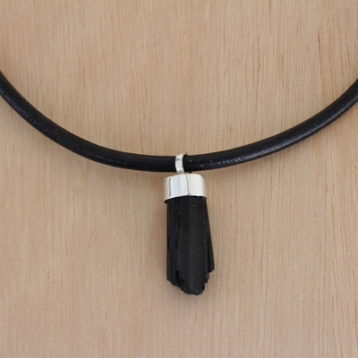 Halskette mit Turmalin-Anhänger - Schwarze Turmalin-Anhänger-Halskette mit schwarzem Lederband