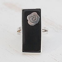 Anillo de cóctel de ágata - Anillo de ágata negra con detalle de rosa en plata esterlina