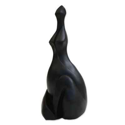 Harz-Skulptur, „Sinnliche Frau“. - Schwarze Harzskulptur einer Frau aus Brasilien
