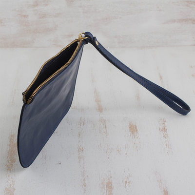 Leather wristlet, 'Trendy Fashion in Navy' - Handmade Navy Leather Wristlet from Brazil