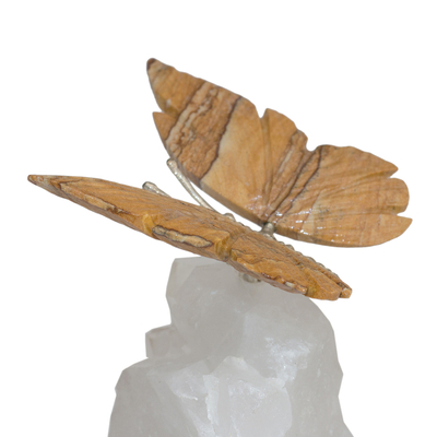 Figur aus Jaspis und Quarz - Jaspis-Schmetterling auf Quarz-Nugget-Figur aus Brasilien