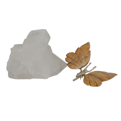 Figur aus Jaspis und Quarz - Jaspis-Schmetterling auf Quarz-Nugget-Figur aus Brasilien