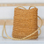 Goldene Gras-Schultertasche - Geflochtene Umhängetasche aus goldenem Gras, handgefertigt in Brasilien