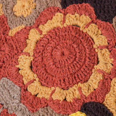 Kissenbezug aus Baumwolle, 'Blumen der Erde'. - Erdfarbener Kissenbezug aus Baumwolle mit Blumenmotiv aus Brasilien