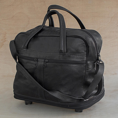 Erweiterbare Reisetasche aus Leder mit Rollen - Erweiterbare Reisetasche aus Leder mit Rollen in Schwarz aus Brasilien