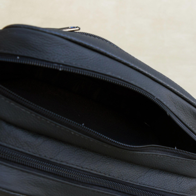 Bolsa de viaje de cuero, 'Black Sophisticated Style' - Bolsa de viaje de cuero hecha a mano en negro de Brasil