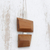 Halskette mit Holzanhänger - Moderne Halskette mit Anhänger aus rotem Peroba-Holz aus Brasilien