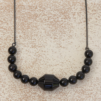 Schwarz rhodinierte Achat-Anhänger-Halskette - Schwarz rhodinierte Achat-Anhänger-Halskette aus Brasilien