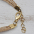 Charm-Armband aus Holz und Knochen mit Goldakzent - Quadratisches Charm-Armband aus Holz mit Goldakzent und Horn-Rosenblume