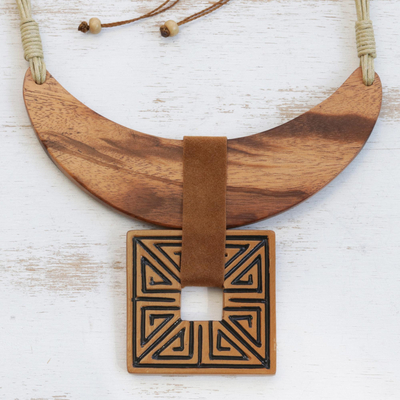 Auffällige Halskette aus Holz und Keramik "Ancient Royalty" - Auffällige Halskette aus Holz und Keramik, handgefertigt in Brasilien