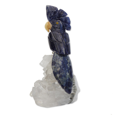 Figura de sodalita y cuarzo, 'Cacatúa azul' - Figura de cacatúa de sodalita y cuarzo de Brasil