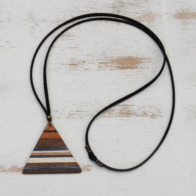 Halskette mit Holzanhänger mit Goldakzent - Dreieckige Holzanhänger-Halskette mit bunten Streifen