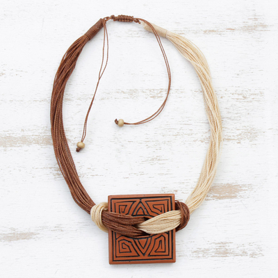 Halskette mit Keramikanhänger - Labyrinth-Motiv-Keramik-Anhänger-Halskette aus Brasilien