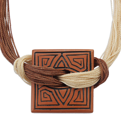Collar colgante de cerámica - Collar con colgante de cerámica con motivo de laberinto de Brasil