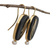 Pendientes colgantes de ágata con detalles dorados - Aretes colgantes con motivo de plumas de oro de 18 quilates y ágata negra