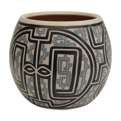 Keramische Ziervase, 'Macapa Lines' - Handbemalte keramische Deko-Vase aus Brasilien