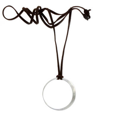 Silber-Anhänger-Collier, 'Modern Ouroboros', 'Modern Ouroboros - Moderne runde Silberanhänger-Halskette aus Brasilien