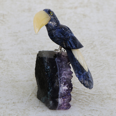 Sodalith- und Amethyst-Edelstein-Figur, 'Blauer Tukan' - Sodalith und Amethyst Edelstein Figur aus Brasilien