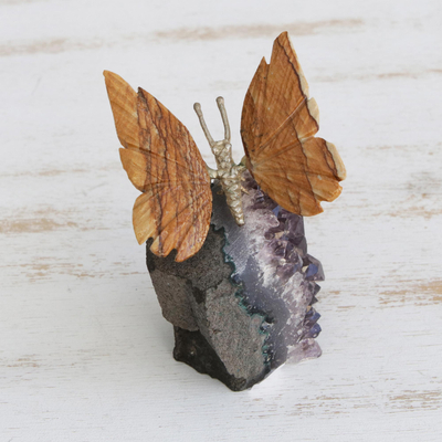 Figura de piedras preciosas de jaspe y amatista. - Figura de mariposa con piedras preciosas de jaspe y amatista de Brasil