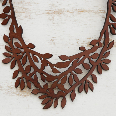 Collar de cuello de cuero - Collar de cuero con motivo de hojas en castaño de Brasil
